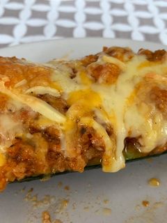 Una foto de Calabacín relleno de carne picada
