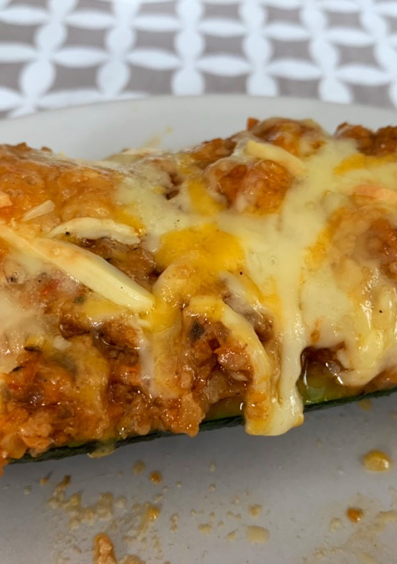 Una foto de Calabacín relleno de carne picada
