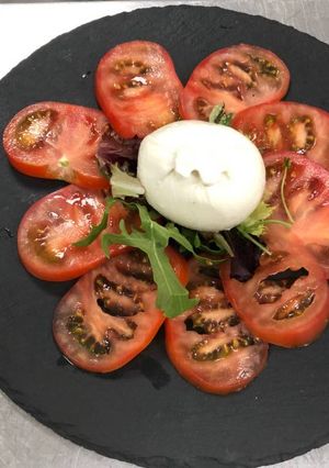 Una foto de Ensalada burrata