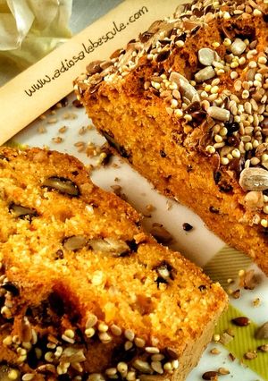 Una foto de Bizcocho de harina de maíz y zanahoria