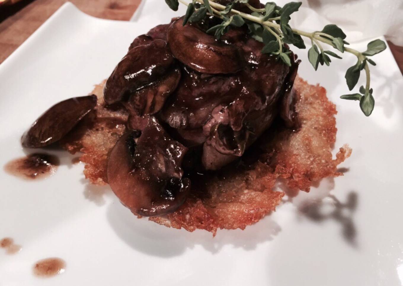 Filet Mignon con salsa de champiñones 