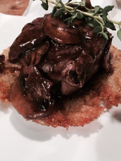 Una foto de Filet Mignon con salsa de champiñones