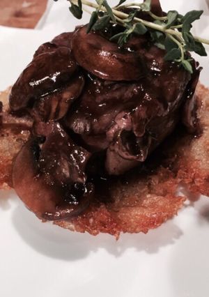 Una foto de Filet Mignon con salsa de champiñones 