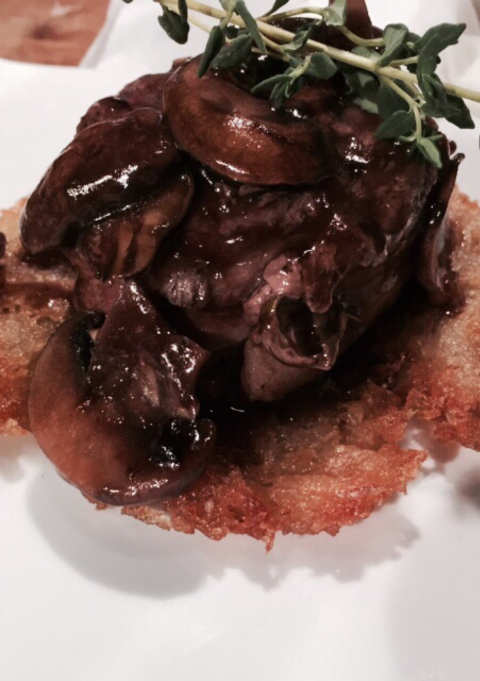 Una foto de Filet Mignon con salsa de champiñones 