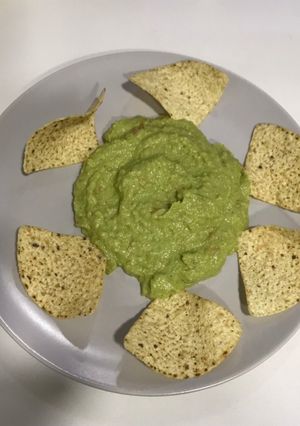 Una foto de Guacamole con nachos