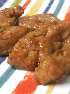 รูปของ หมูย่างหมักผงผัดกะเพรา