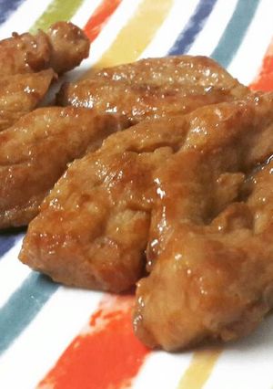 รูปของ หมูย่างหมักผงผัดกะเพรา