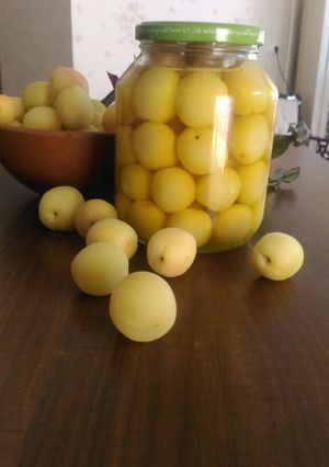 عکسی از دستور کمپوت زردآلو با هسته خانگی