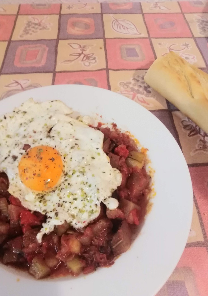 Una foto de Huevo frito con samfaina