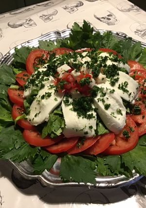 Une photo de Salade de céleri branche aux tomates,mozzarella di buffala et persil