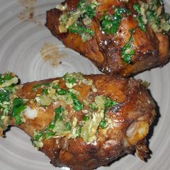 A picture of Chicken garnished with butter and garlic😋.