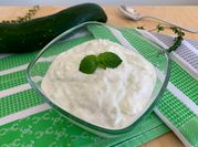 Una foto di salsa tzatziki