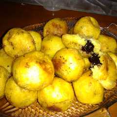 รูปของ Bola-bola ubi coklat keju meler