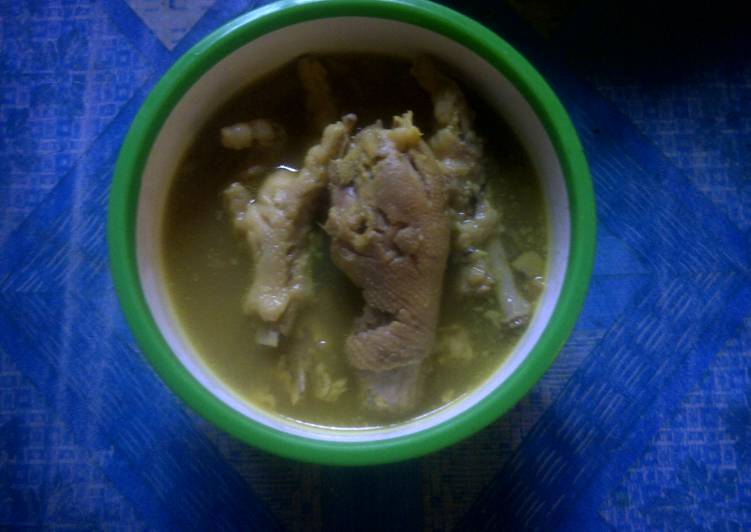 Bagaimana Menyiapkan Soto Ceker dan Kepala ayam sederhana yang Sempurna