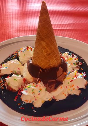 Una foto de Helado de nata y chocolate ((desconstrucción)