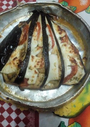 Una foto de Librito de berenjena🍆 Tomate🍅 & Queso🧀