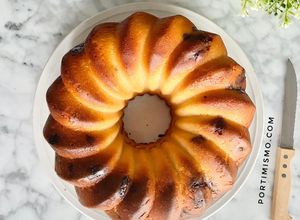 Foto principal de Receta de bizcocho de cacao vegano y con gran contenido en proteína para desayunar