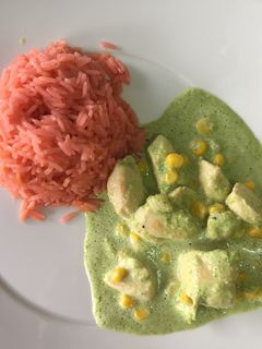 Una foto de Pollo en crema de chile poblano