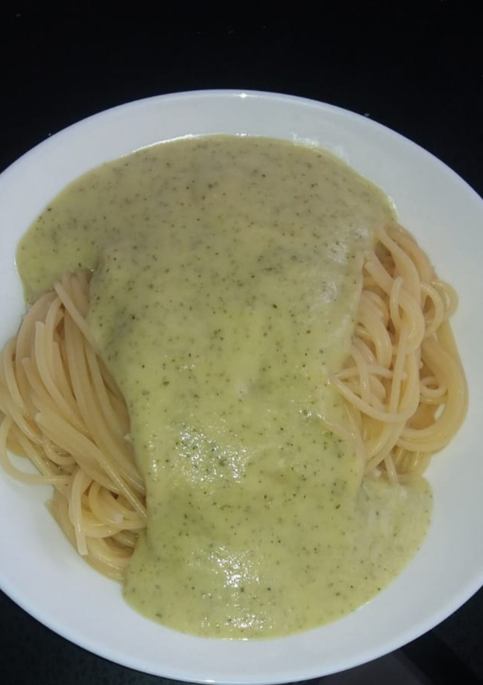 Una foto de Spaguettis con crema de calabacín