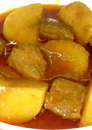 A picture of Aalu Gosht.