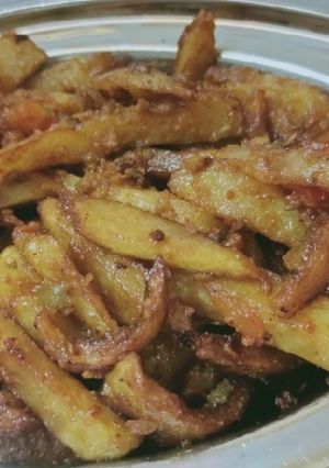 चटपटी कुरकुरी पोटैटो चिली(chatpati kurkuri potato chilli recipe in Hindi) रेसिपी मुख्य फोटो