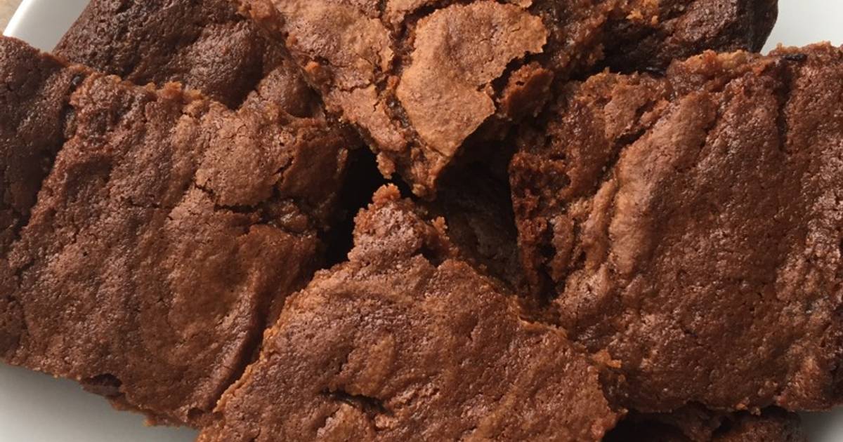 Gooey chocolate fudge brownies Recipe by Becky Cookpad