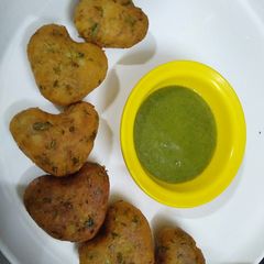 A picture of Aloo tikki.