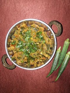 भेंडी मसाला (bhendi masala recipe in marathi) रेसिपी चे मुख्य फोटो