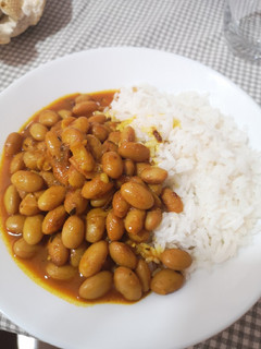 Una foto de 🍛Moros y cristianos (judías y arroz)