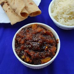 A picture of Amla Ki Launji (amla and jaggery).
