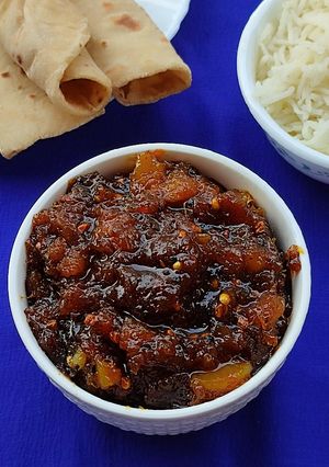 A picture of Amla Ki Launji (amla and jaggery).