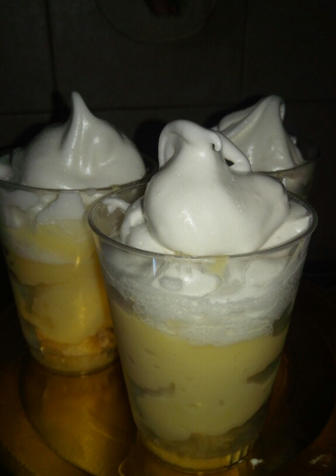 Una foto de Shots de lemon pie