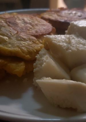 Una foto de Patacon o Toston y Queso