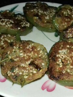 बेल मिर्च रिंग साथ में तिल (Bell pepper ring with sesame seeds recipe in hindi) रेसिपी मुख्य फोटो