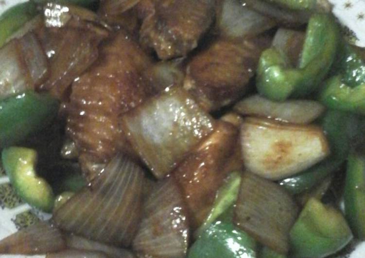 Chicken wing with green ballpepper &amp; onion