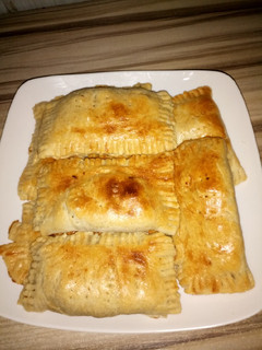 A picture of Pup pastry meat pie.