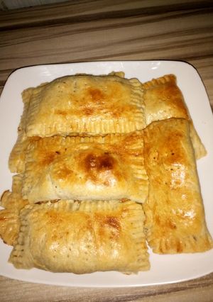 A picture of Pup pastry meat pie.