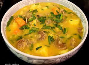 Hình của món Gân bò sốt vang.