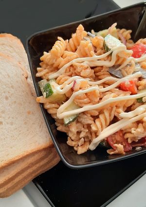 A picture of Vegetarian pasta salad.