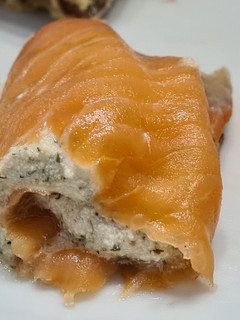 Una foto de Rollitos de salmón relleno de tofu a las finas hierbas