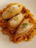 Arroz con calamares rellenos de gambas y boloñesa con velo de panceta ibérica