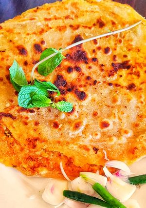 A picture of Aloo paratha.