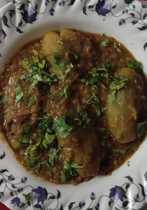 A picture of Parwal aur masoor ka dulma.