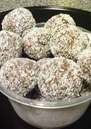 A picture of Maps Rum Balls.