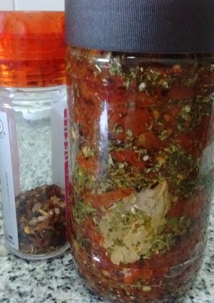 Una foto de Tomates hidratados en conserva 