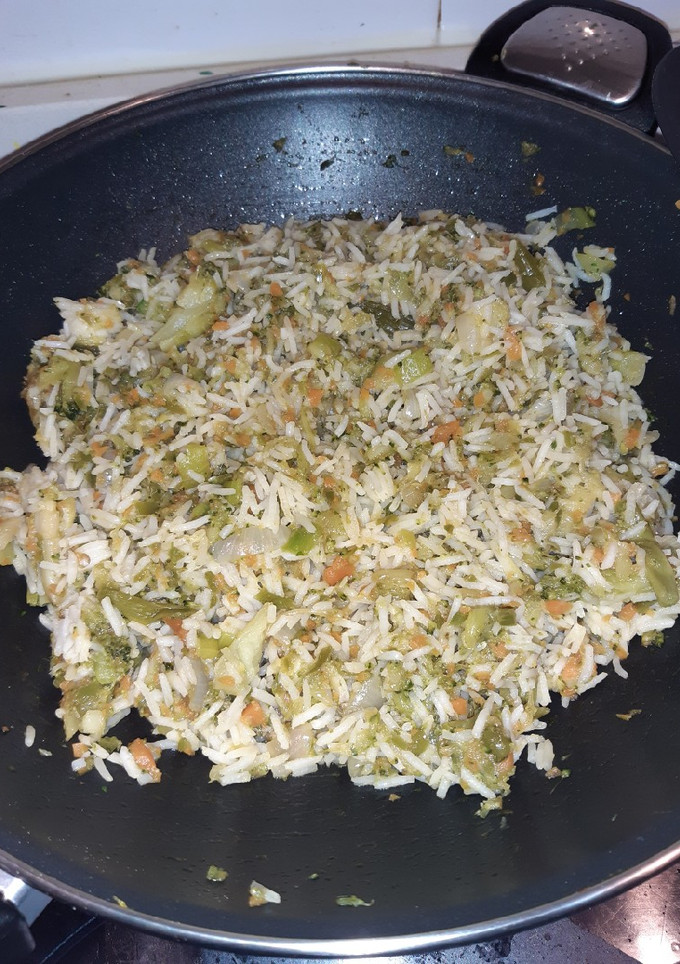 Una foto de Arroz integral con verduras