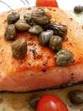 Salmão Grelhado com Molho de Alcaparras