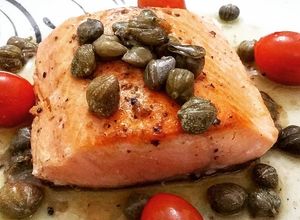 Foto de Salmão Grelhado com Molho de Alcaparras