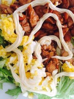 Una foto de Pollo-mayo-arroz (receta Coreana: 치킨마요덮밥 )