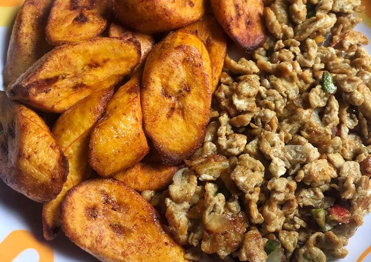 How to Prepare Homemade Fried plantain with scrambled eggs